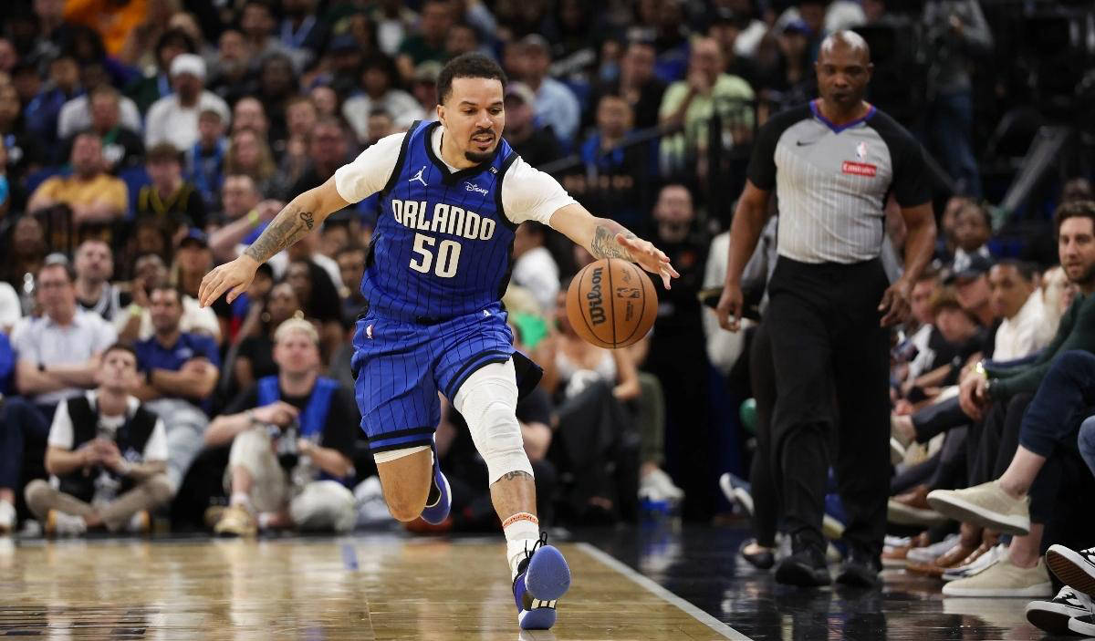 今晚密尔沃基雄鹿备战欧篮联，再遭质疑细节曝光，信心回归，纪律约束更严格的简单介绍