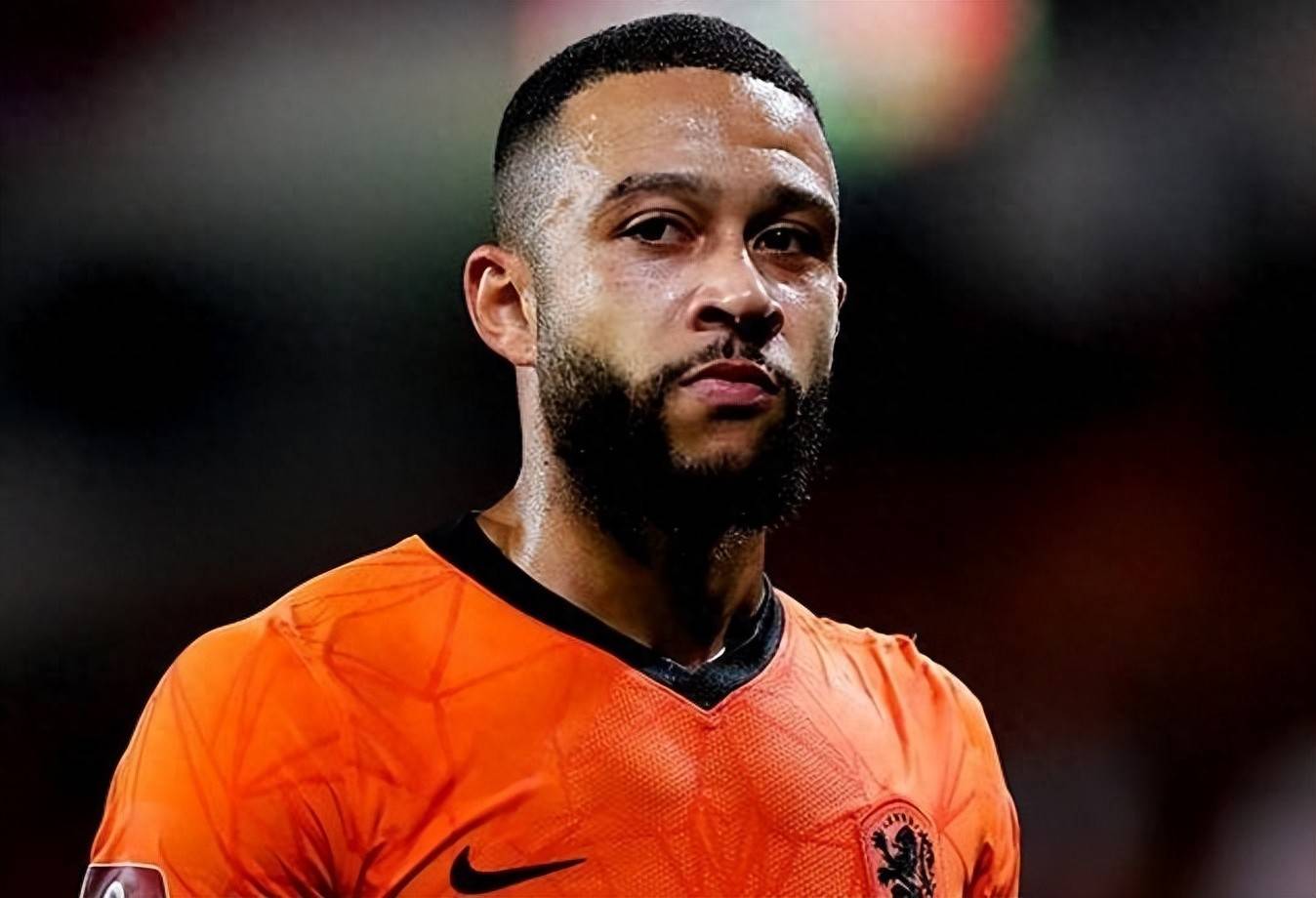 关于加时末段突围战来临，那不勒斯围绕英超防线松动，压力陡增，资深球员宣示担当的信息