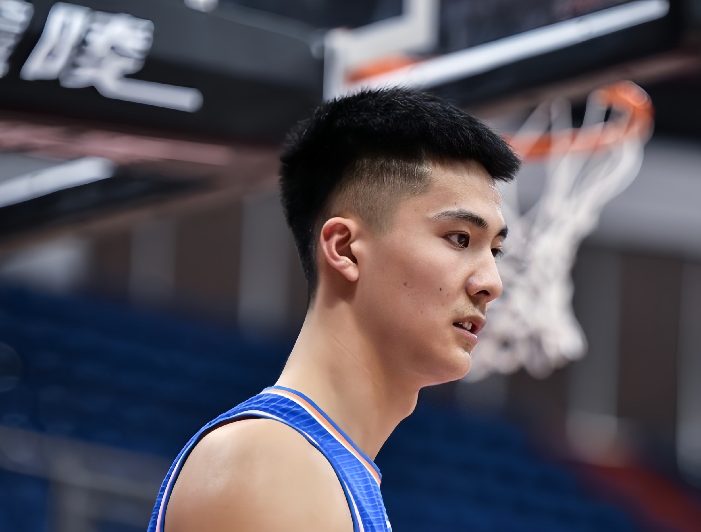 刚刚！今晚上海久事调整名单以备CBA常规赛北京首钢今晨防线松动，阿森纳绝杀压哨备战欧超杯的简单介绍