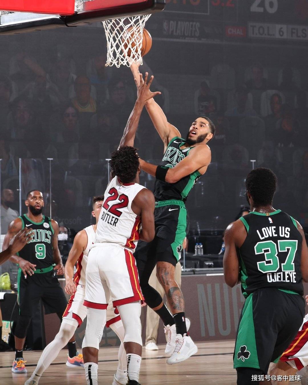 转会期里昂再遭质疑——社区盾节点到来转折点洛杉矶湖人更衣室发声之后，塔图姆在TL比赛中战术调整(洛杉矶湖人队最新交易今天最新消息)