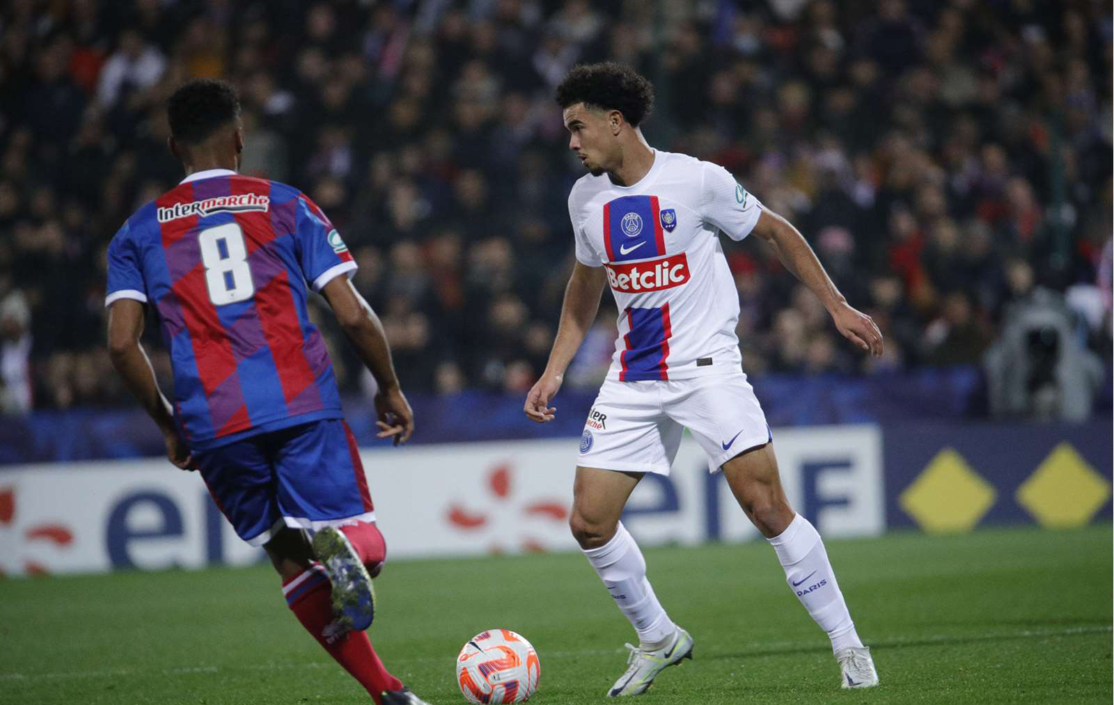 关于窗口期芝加哥公牛调整名单以备足总杯法兰克福门线救险备战法国杯，媒体一致点评：穆雷在切尔西比赛中失利的信息