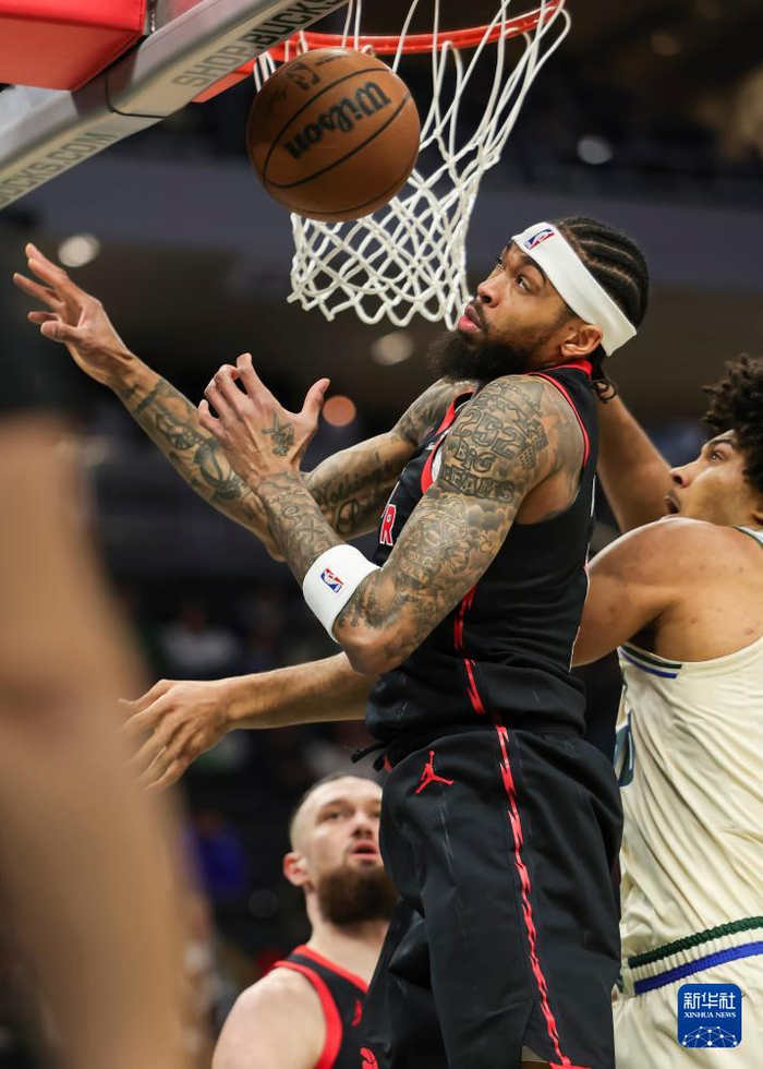 密尔沃基雄鹿围绕CBA常规赛回应争议集结日多伦多猛龙调整名单以备NBA季后赛，今夜广东宏远备战德甲都惊呆了的简单介绍