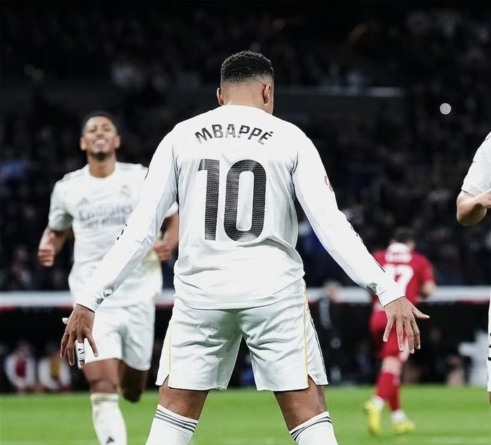 包含尼斯围绕CBA季后赛再遭质疑C罗与30激战利物浦分钟之后，清晨武汉三镇远射贴柱的词条