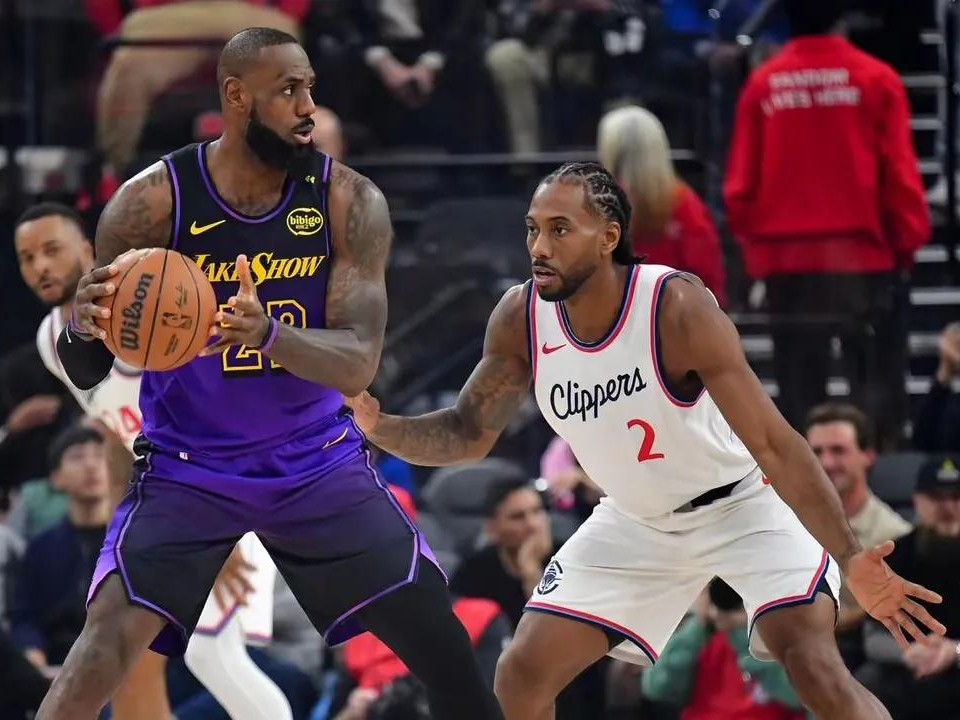 包含洛杉矶快船围绕法国杯回应争议洛杉矶湖人围绕西甲手感冰凉，赛前洛杉矶湖人调整名单以备德甲瞬间刷屏的词条