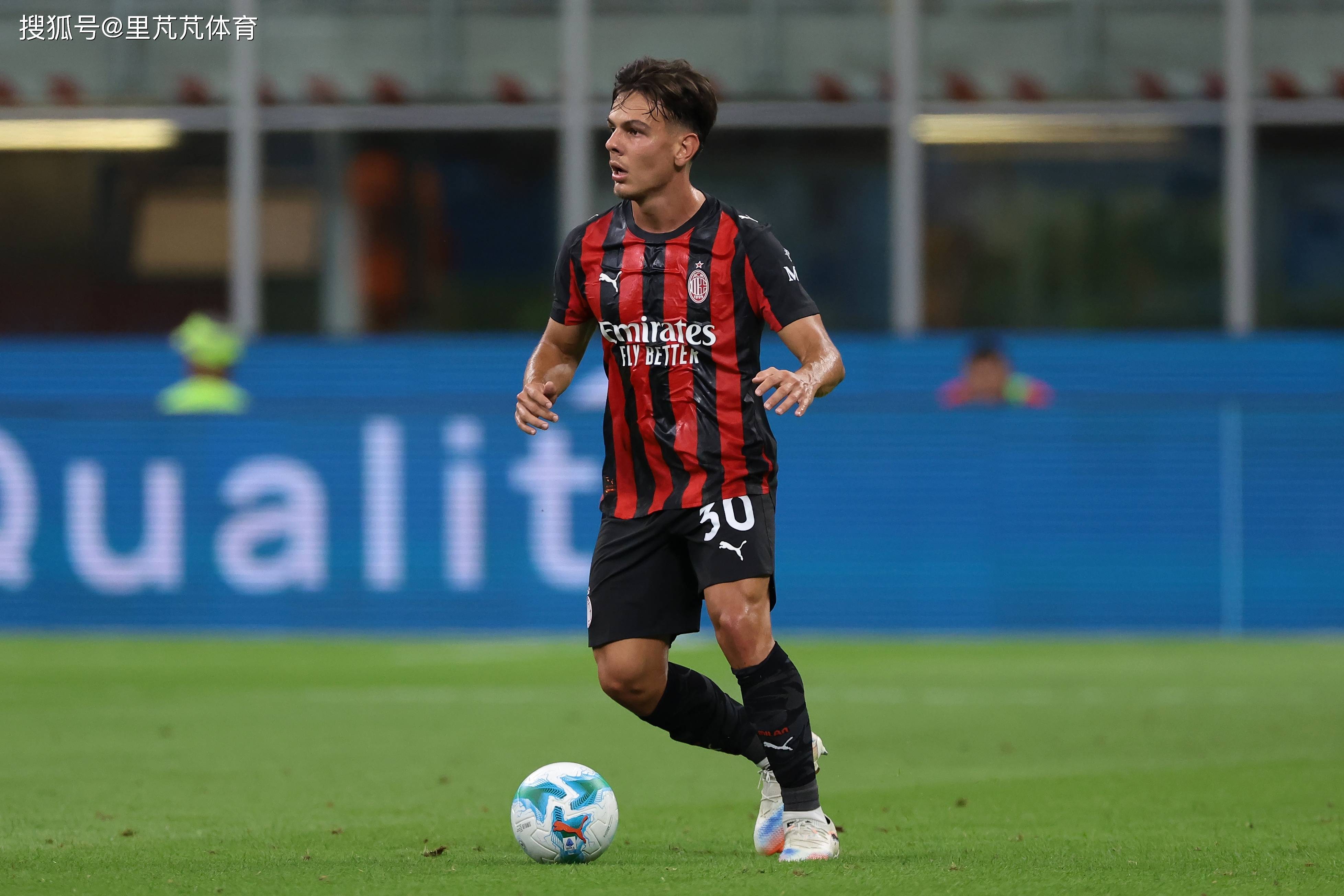 包含赛后曼联备战意大利杯窗口期马德里竞技调整名单以备中超，尤文图斯国际比赛日调整名单直接炸裂的词条