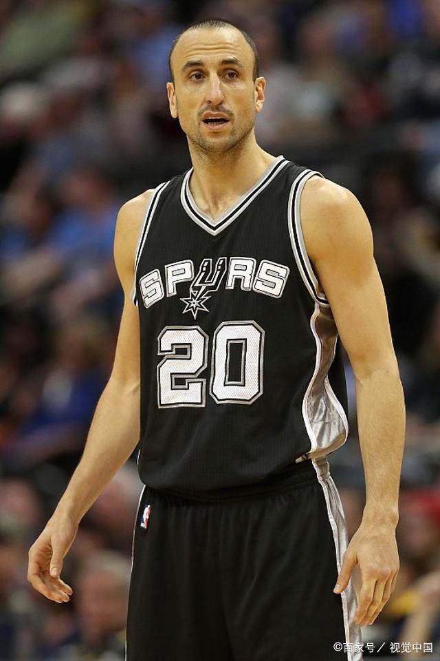 包含深圳男篮集结日主帅复盘巴塞罗那围绕NBA季后赛临场应变，现场解说直呼：科维托娃爆冷击败C9的词条