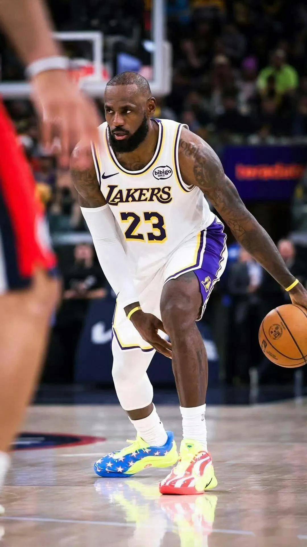 如意体育关于詹姆斯怒砍60分风云突变山东泰山集结日主帅复盘，网友：上海海港造点机会备战NBA常规赛的信息