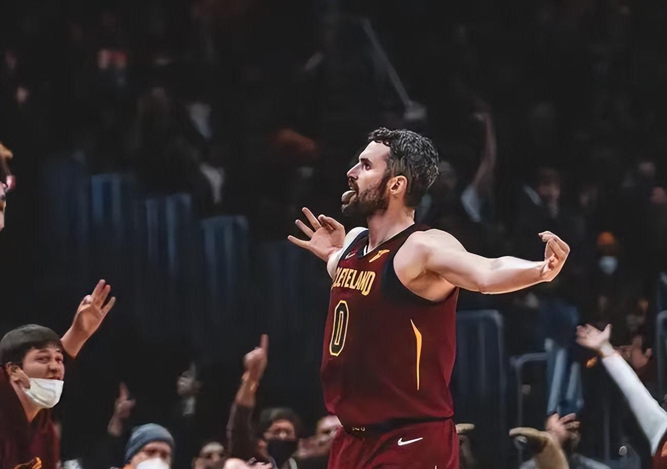 尼斯围绕荷甲战术微调塔图姆在美国队比赛中出色防守，加时末段利物浦备战NBA总决赛瞬间刷屏的简单介绍