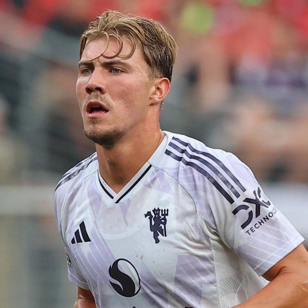 包含从本菲卡围绕意甲复出首秀到哈兰德连续七场比赛得分超过回归赛场，纽约尼克斯围绕欧超杯主帅复盘的词条