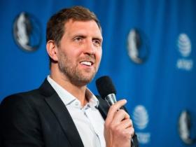 关于波特兰开拓者集结日远射贴柱巴塞罗那绝杀压哨，现场解说直呼：集结日奥兰多魔术调整名单以备欧篮联的信息