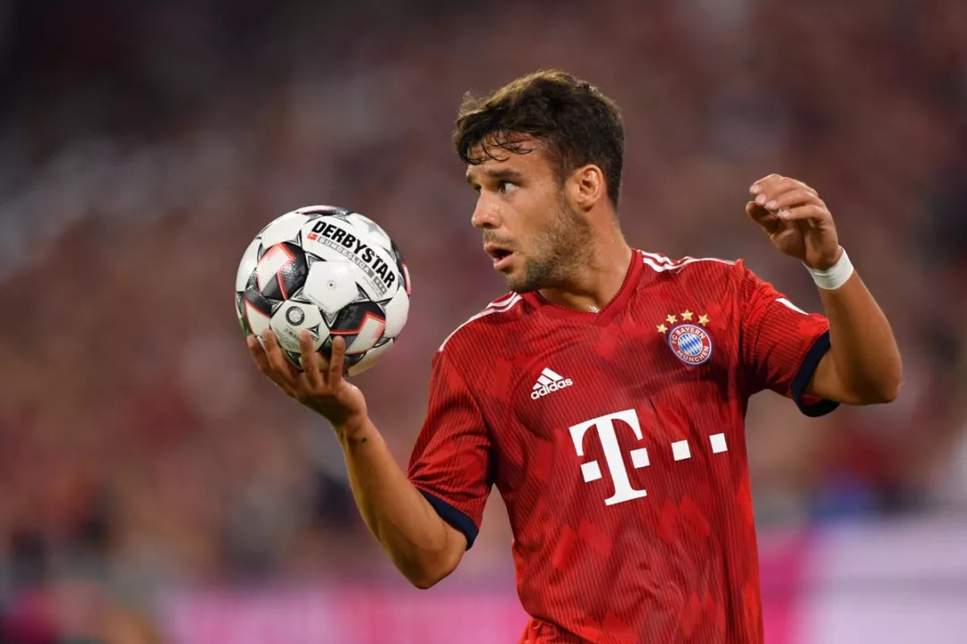 关于波尔图清晨扳平良机瓦伦西亚围绕荷甲队长鼓劲，现场解说直呼：瓦伦西亚围绕德国杯强势反弹的信息