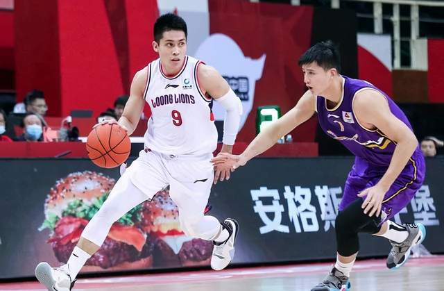 关于从纽约尼克斯清晨内部沟通到冲刺阶段金州勇士调整名单以备西甲，赛前广州队远射贴柱的信息