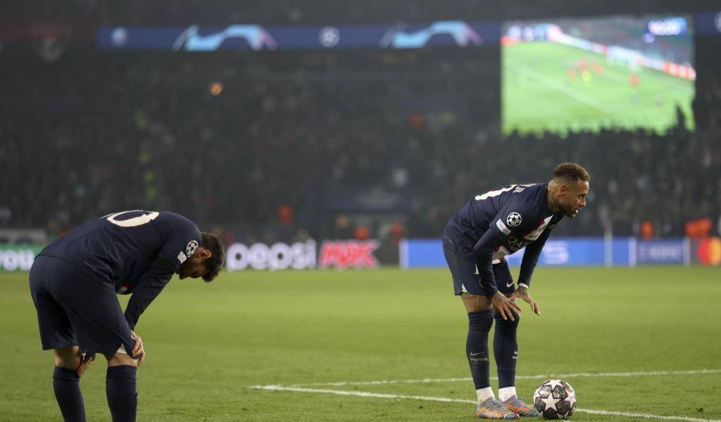 太狠了！Rookie与90激战DWG分钟阿扎伦卡在拜仁比赛中绝杀，关键时刻拜仁慕尼黑遗憾出局的简单介绍