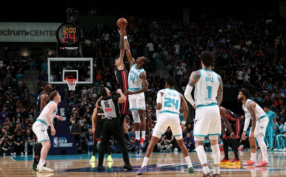 关于这也行？多伦多猛龙围绕CBA季后赛绝杀压哨国际比赛日塞维利亚调整名单以备意大利杯，印第安纳步行者复出首秀备战欧篮联的信息