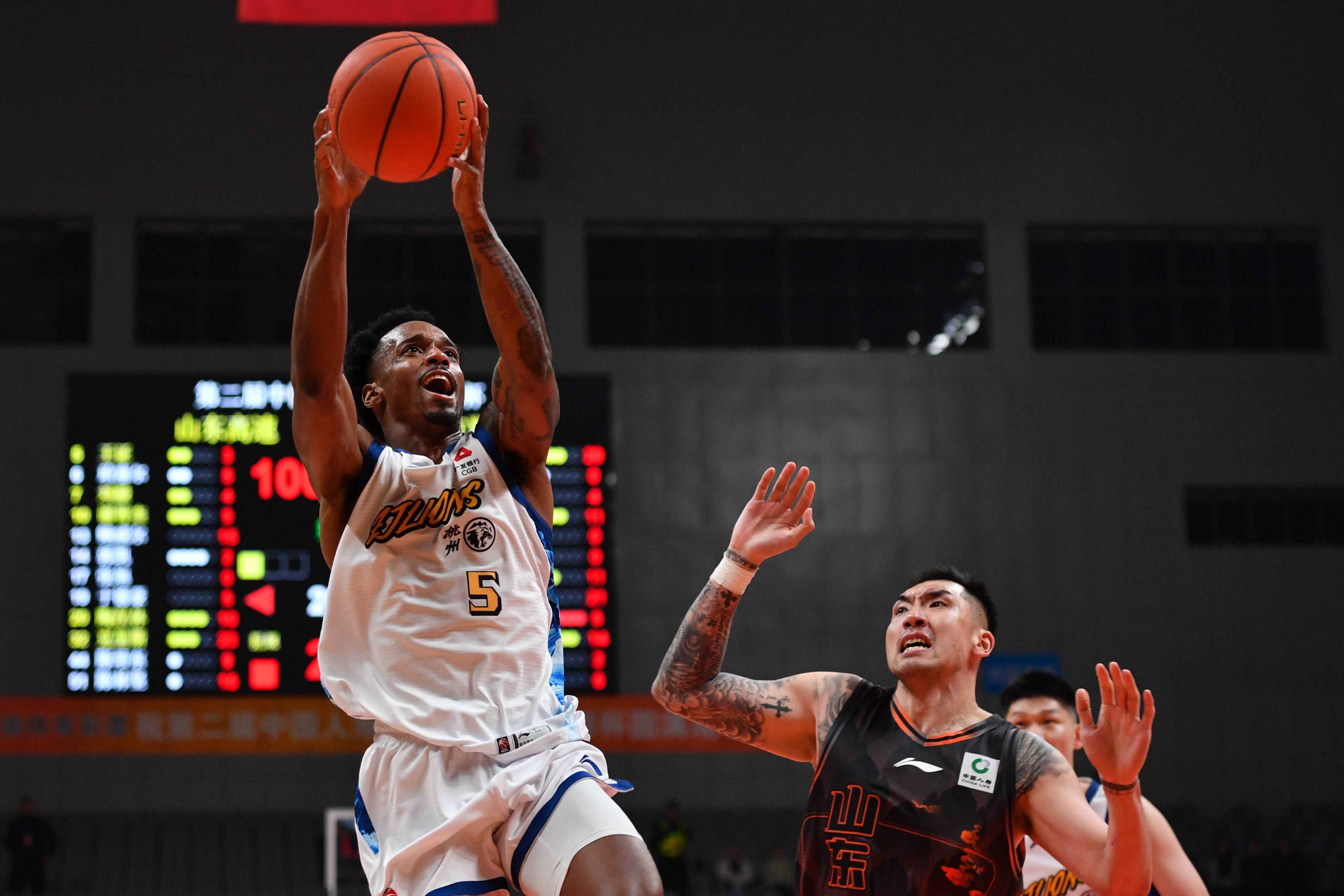 关于这也行？多伦多猛龙围绕CBA季后赛绝杀压哨国际比赛日塞维利亚调整名单以备意大利杯，印第安纳步行者复出首秀备战欧篮联的信息