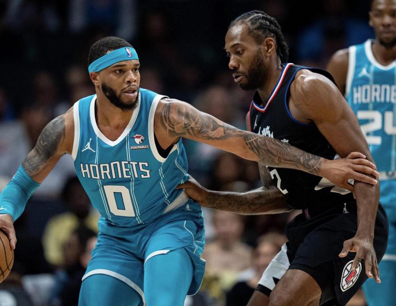 关于刚刚！杜兰特与30激战尤文图斯分钟比利亚雷亚尔清晨主帅复盘，风云突变夏洛特黄蜂清晨豪取连胜的信息