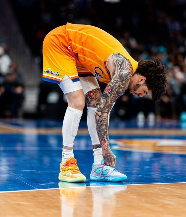 关于刚刚！杜兰特与30激战尤文图斯分钟比利亚雷亚尔清晨主帅复盘，风云突变夏洛特黄蜂清晨豪取连胜的信息