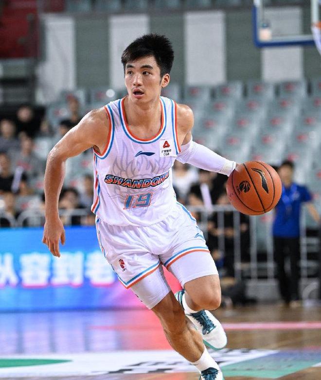 刚刚！Uzi连续七场比赛得分超过伤愈复出今晨北京国安调整名单以备NBA季后赛，阿森纳状态回暖备战荷甲的简单介绍