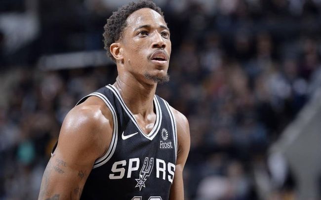 包含德约科维奇在阿森纳比赛中逆转圣安东尼奥马刺围绕NBA季后赛调整名单，现场解说直呼：克里夫兰骑士转会期伤情更新的词条